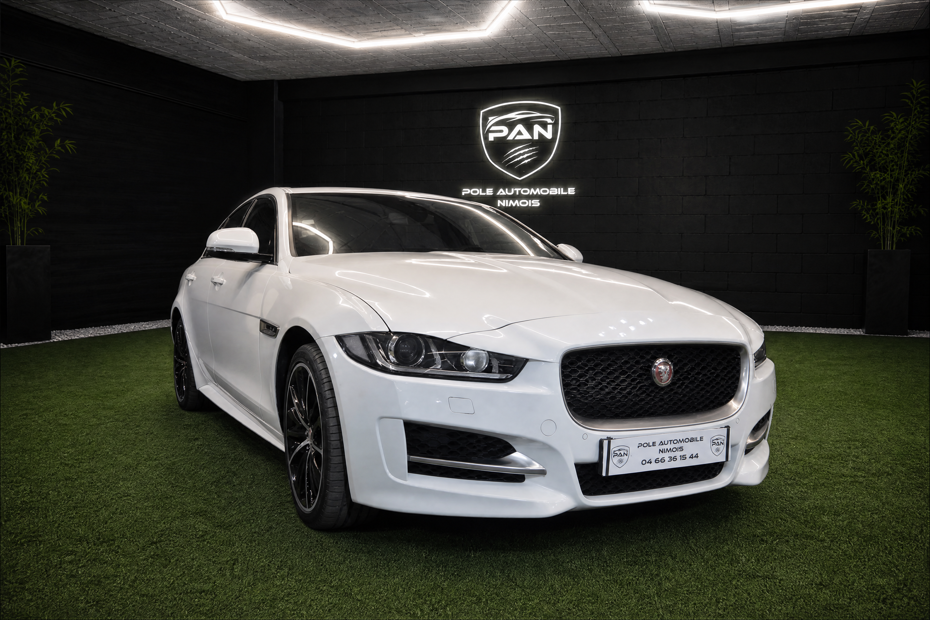 Jaguar XE R-Sport 2.0 D 180 ch BVA8 - 2017