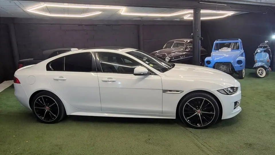 Jaguar XE R-Sport 2.0 D 180 ch BVA8 - 2017 2017 — photo 1/13